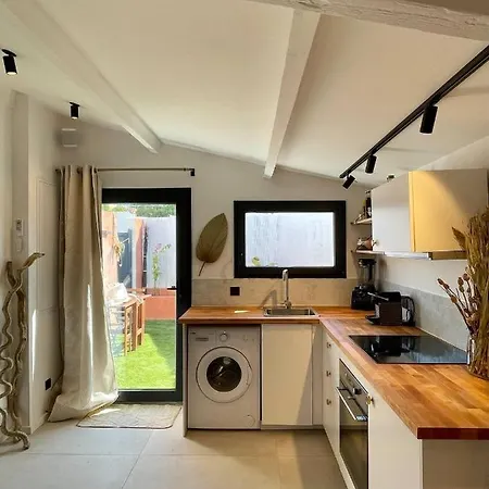 Grand Renove De Style Boheme Chic, Avec Patio & Au Coeur Du Village *