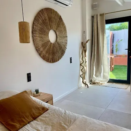 Grand Renove De Style Boheme Chic, Avec Patio & Au Coeur Du Village Apartment