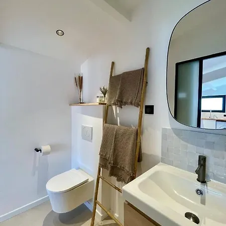 Grand Renove De Style Boheme Chic, Avec Patio & Au Coeur Du Village *