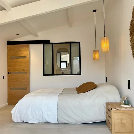 Grand Renove De Style Boheme Chic, Avec Patio & Au Coeur Du Village