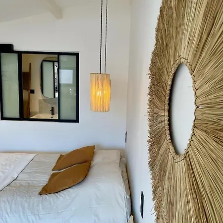 Grand Renove De Style Boheme Chic, Avec Patio & Au Coeur Du Village Apartment